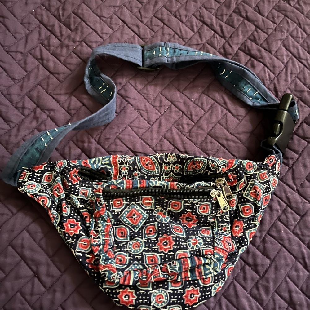 Cloth Fanny pack with theee zipper pockets
